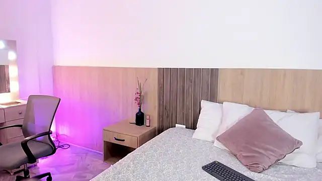 Snapshot of _SamantaGomez chatting on September 10, 2025, 7:36 pm SamantaGomez online show from September 10, 2025, 7:36 pm