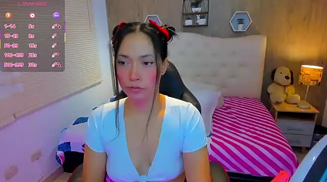 Snapshot of _LiilyWong chatting on March 19, 2025, 4:57 am LiilyWong online show from March 19, 2025, 4:57 am