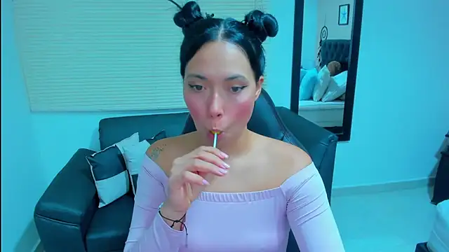 Snapshot of _LiilyWong chatting on October 11, 2025, 5:17 am LiilyWong online show from October 11, 2025, 5:17 am