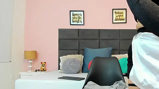 Snapshot of SophiaQueens chatting on October 17, 2025, 8:33 pm SophiaQueens online show from October 17, 2025, 8:33 pm