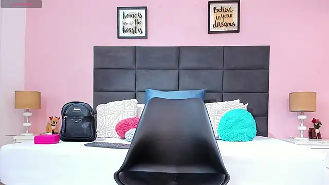 Snapshot of SophiaQueens chatting on October 18, 2025, 8:20 pm SophiaQueens online show from October 18, 2025, 8:20 pm