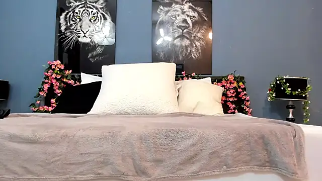 Snapshot of SophiaQueens chatting on November 15, 2025, 9:00 pm SophiaQueens online show from November 15, 2025, 9:00 pm