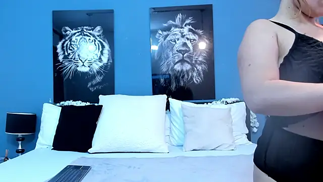 Snapshot of SophiaQueens chatting on November 20, 2025, 7:57 pm SophiaQueens online show from November 20, 2025, 7:57 pm