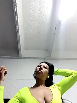 DaphneRosses online show from March 1, 2026, 6:32 pm