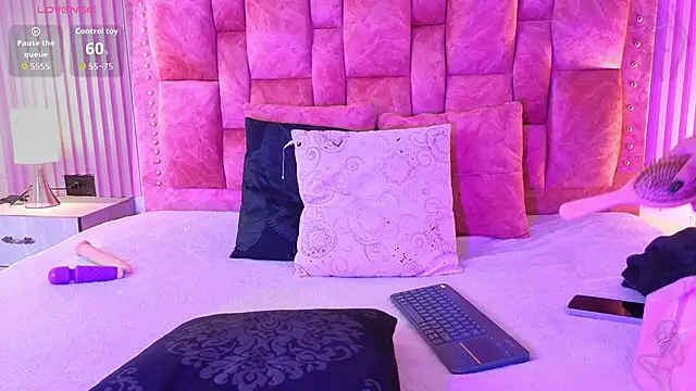 goldilockss15 online show from October 6, 2025, 3:15 am