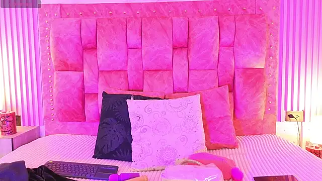 goldilockss15 online show from October 7, 2025, 3:14 am