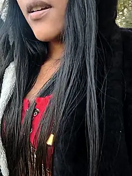 Snapshot of bella_warzon chatting on October 2, 2025, 10:39 pm bella warzon online show from October 2, 2025, 10:39 pm