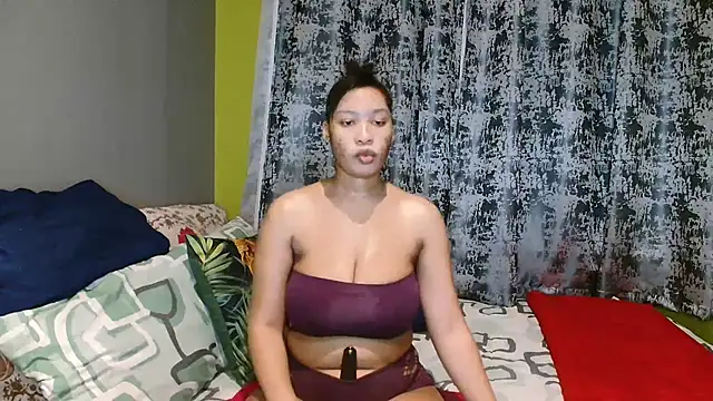 Tallwildnspicey98 online show from June 18, 2026, 4:57 am