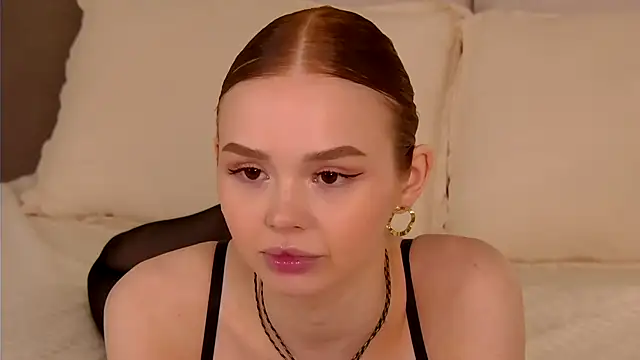 Snapshot of MiraBliss chatting on September 18, 2025, 5:59 pm MiraBliss online show from September 18, 2025, 5:59 pm