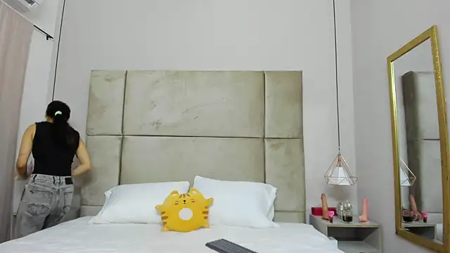 Snapshot of lucianasmith_ chatting on October 7, 2025, 12:46 pm lucianasmith online show from October 7, 2025, 12:46 pm