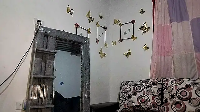 Snapshot of Milu_curly chatting on September 20, 2025, 5:19 am Milu curly online show from September 20, 2025, 5:19 am