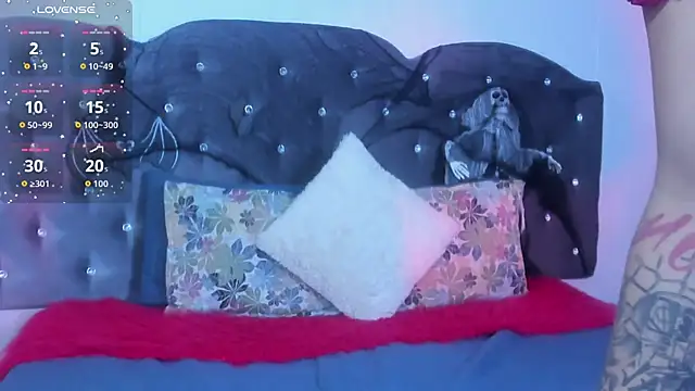 Lia Valmont online show from October 24, 2025, 12:23 pm