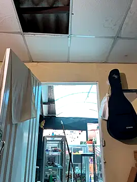 Snapshot of val_zx chatting on September 8, 2025, 9:03 pm val zx online show from September 8, 2025, 9:03 pm