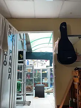 Snapshot of val_zx chatting on September 11, 2025, 4:18 pm val zx online show from September 11, 2025, 4:18 pm