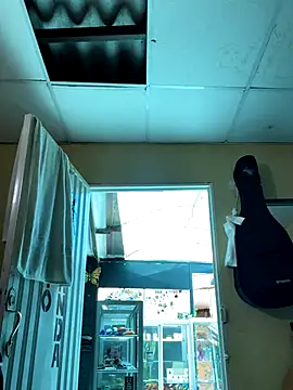 Snapshot of val_zx chatting on September 13, 2025, 3:45 pm val zx online show from September 13, 2025, 3:45 pm