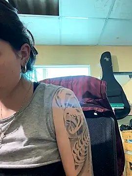 Snapshot of val_zx chatting on September 17, 2025, 3:46 pm val zx online show from September 17, 2025, 3:46 pm