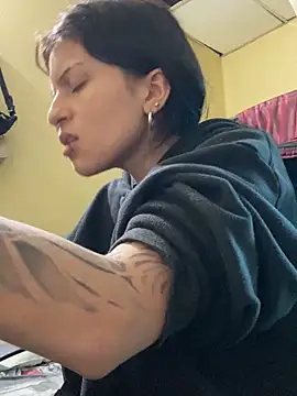 Snapshot of val_zx chatting on September 18, 2025, 6:43 pm val zx online show from September 18, 2025, 6:43 pm