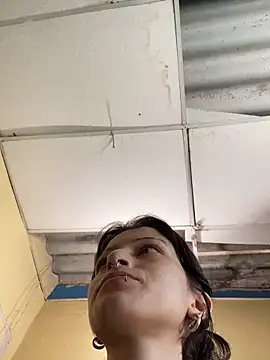 Snapshot of val_zx chatting on September 21, 2025, 3:35 pm val zx online show from September 21, 2025, 3:35 pm