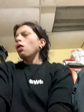 Snapshot of val_zx chatting on October 1, 2025, 9:59 am val zx online show from October 1, 2025, 9:59 am