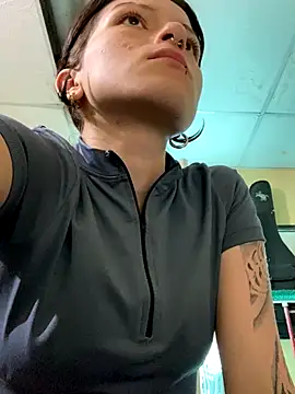 Snapshot of val_zx chatting on October 29, 2025, 3:47 pm val zx online show from October 29, 2025, 3:47 pm