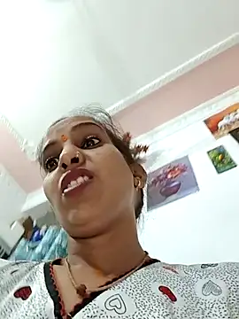 Hotty-Nidhi online show from June 5, 2026, 6:52 am