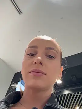 AlexisWhit online show from September 25, 2025, 8:29 am