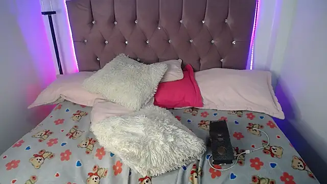 charlotte walker1 online show from March 14, 2025, 3:26 am