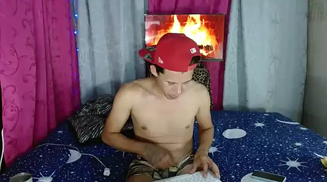 Snapshot of Hidden_Fantasies chatting on March 16, 2025, 12:34 am Hidden Fantasies online show from March 16, 2025, 12:34 am