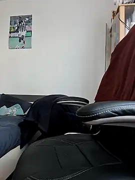 Snapshot of Tutur19 chatting on March 14, 2025, 12:18 pm Tutur19 online show from March 14, 2025, 12:18 pm