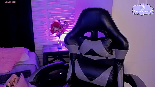 Melody Black  online show from November 18, 2025, 8:13 pm