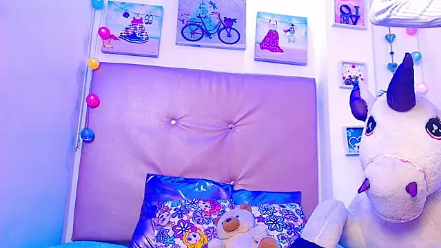 lili roussi online show from April 14, 2026, 8:04 pm