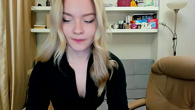 Kara Smith  online show from December 8, 2024, 1:24 am