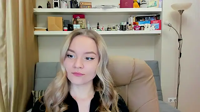 Kara Smith  online show from December 14, 2024, 11:23 pm