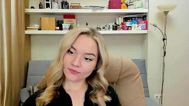 Kara Smith  online show from February 14, 2025, 9:32 pm