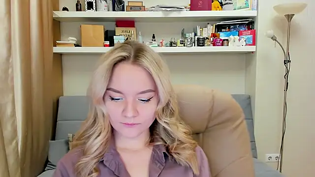 Kara Smith  online show from March 5, 2025, 12:05 am