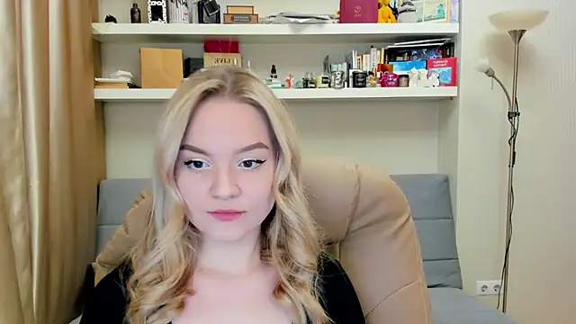 Kara Smith  online show from March 7, 2025, 9:38 pm