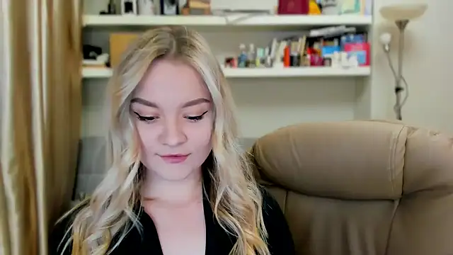 Kara Smith  online show from October 11, 2025, 9:24 pm