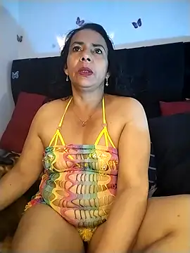 AlexaNovoa  online show from November 21, 2025, 1:37 am