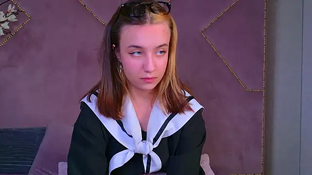 Gia Riccardo online show from September 26, 2025, 4:00 pm