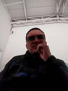 Snapshot of Andy-rtg chatting on November 1, 2025, 3:58 pm Andy-rtg online show from November 1, 2025, 3:58 pm