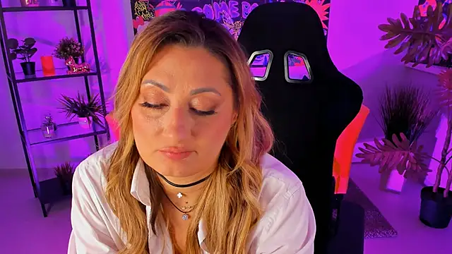 SarahAlluring online show from March 17, 2025, 3:07 pm