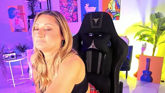 SarahAlluring online show from November 3, 2025, 11:33 am