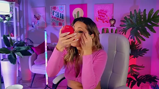 Snapshot of SarahAlluring chatting on January 16, 2026, 12:20 pm SarahAlluring online show from January 16, 2026, 12:20 pm