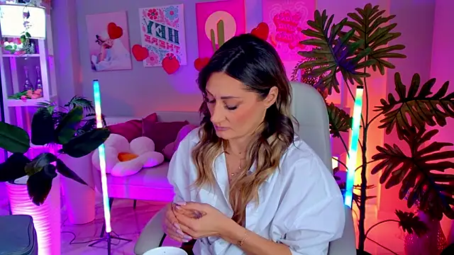 Snapshot of SarahAlluring chatting on February 22, 2026, 1:09 pm SarahAlluring online show from February 22, 2026, 1:09 pm