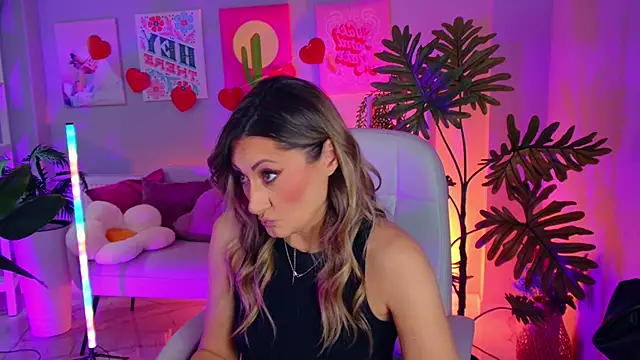 Snapshot of SarahAlluring chatting on February 23, 2026, 12:46 pm SarahAlluring online show from February 23, 2026, 12:46 pm