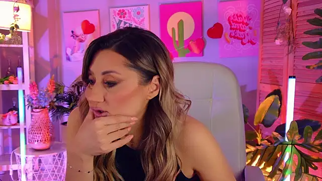 Snapshot of SarahAlluring chatting on February 26, 2026, 12:37 pm SarahAlluring online show from February 26, 2026, 12:37 pm