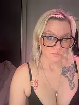 Snapshot of Curvy-Cleo chatting on February 13, 2026, 11:50 am Curvy-Cleo online show from February 13, 2026, 11:50 am