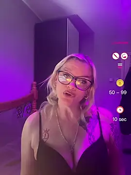 Curvy-Cleo online show from April 29, 2026, 8:37 pm