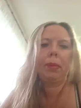 Irina3718 online show from November 27, 2025, 1:35 pm