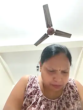 Snapshot of Arohi35 chatting on September 18, 2025, 5:04 pm Arohi35 online show from September 18, 2025, 5:04 pm